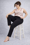 Pantalone donna Luisa Viola in punto milano elasticizzato cinturino con bottoncino in vita lunghezza alla caviglia gamba morbida spacchetto sul fondo art P922F0