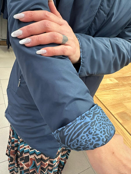 GIACCA DONNA CAPPUCCIO TASCHE ZIP LEGGERA ANTIVENTO IMBOTTITA VIRGINIA BLU ART. CHIARA