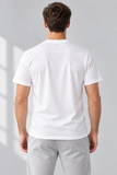 T-shirt bianca, modello di spalle-2.png