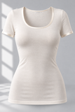 Top avorio in studio minimalista.png