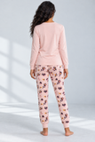 Donna in pigiama rosa, vista posteriore-2.png