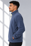 Profilo maschile in giacca fleece blu ardesia.png