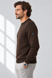 Profilo laterale in maglione marrone-2.png